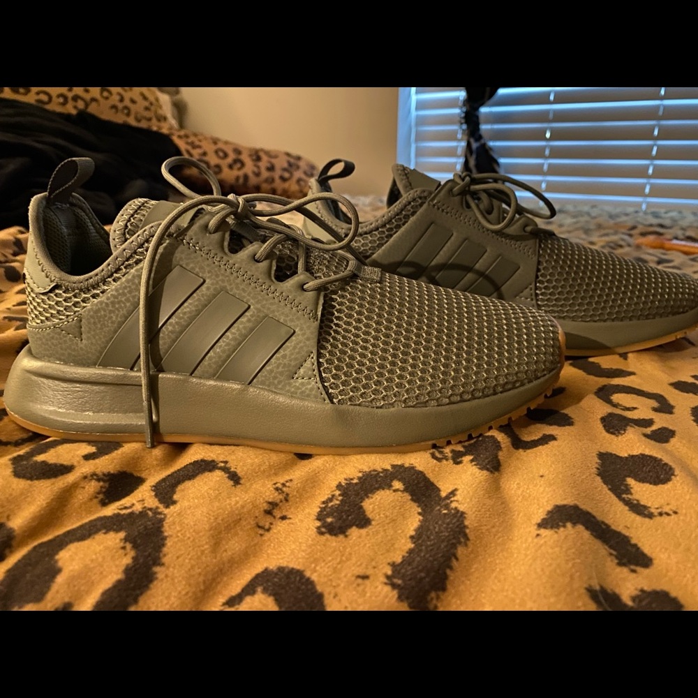 Great Breathable running shoes in Olive green.
